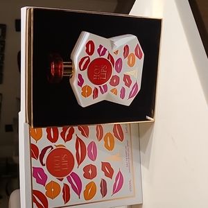 Bond 9 Nolita inspired, Parfum from United Arab Emirates smell amazing. SEXY